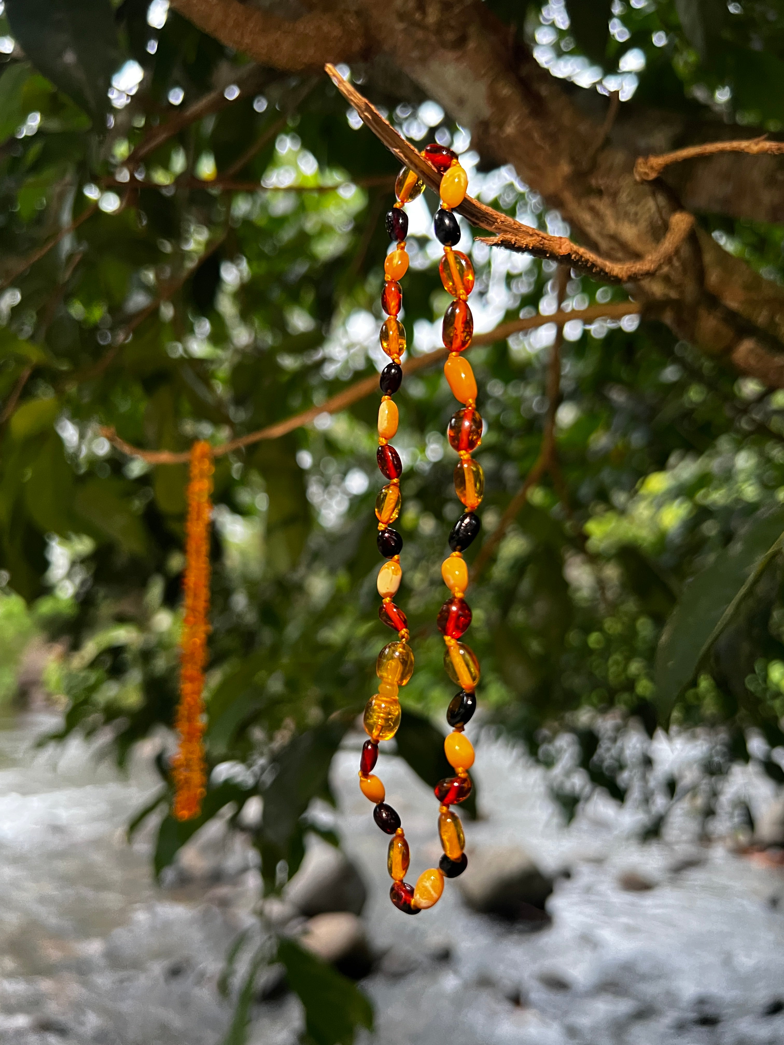 Collier d'ambre pour bébé - perle ovale